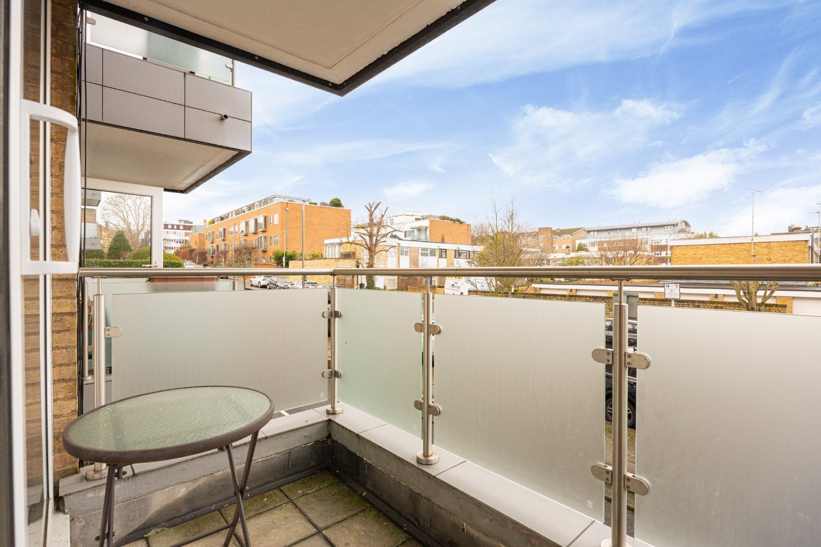 Flat Mercier Road in Greater London