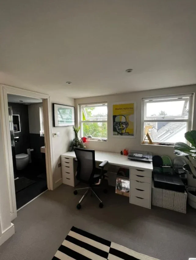 Room Reynolds Road in Greater London