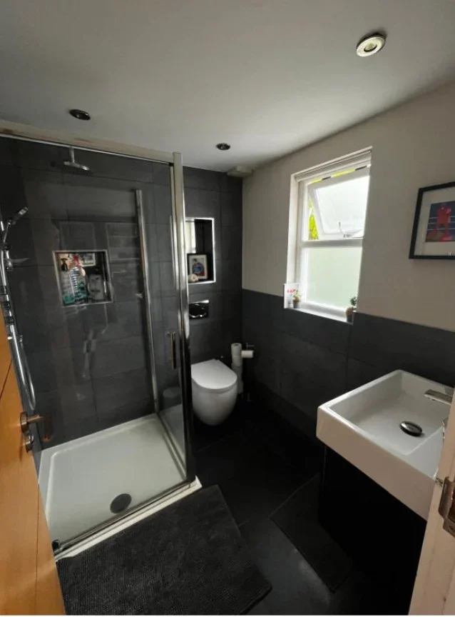 Room Reynolds Road in Greater London