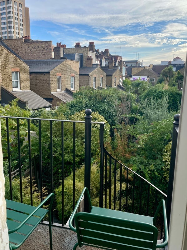 Room Eynham Road in Greater London