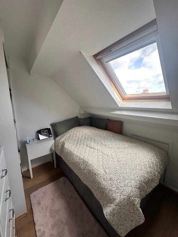Room Eynham Road in Greater London