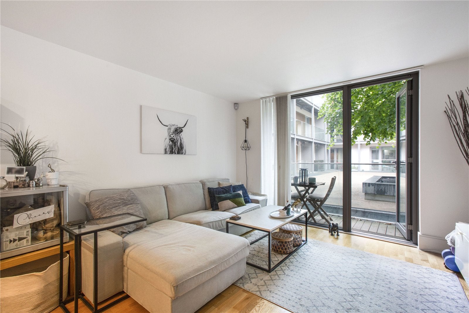 Flat Gillespie Road in Greater London