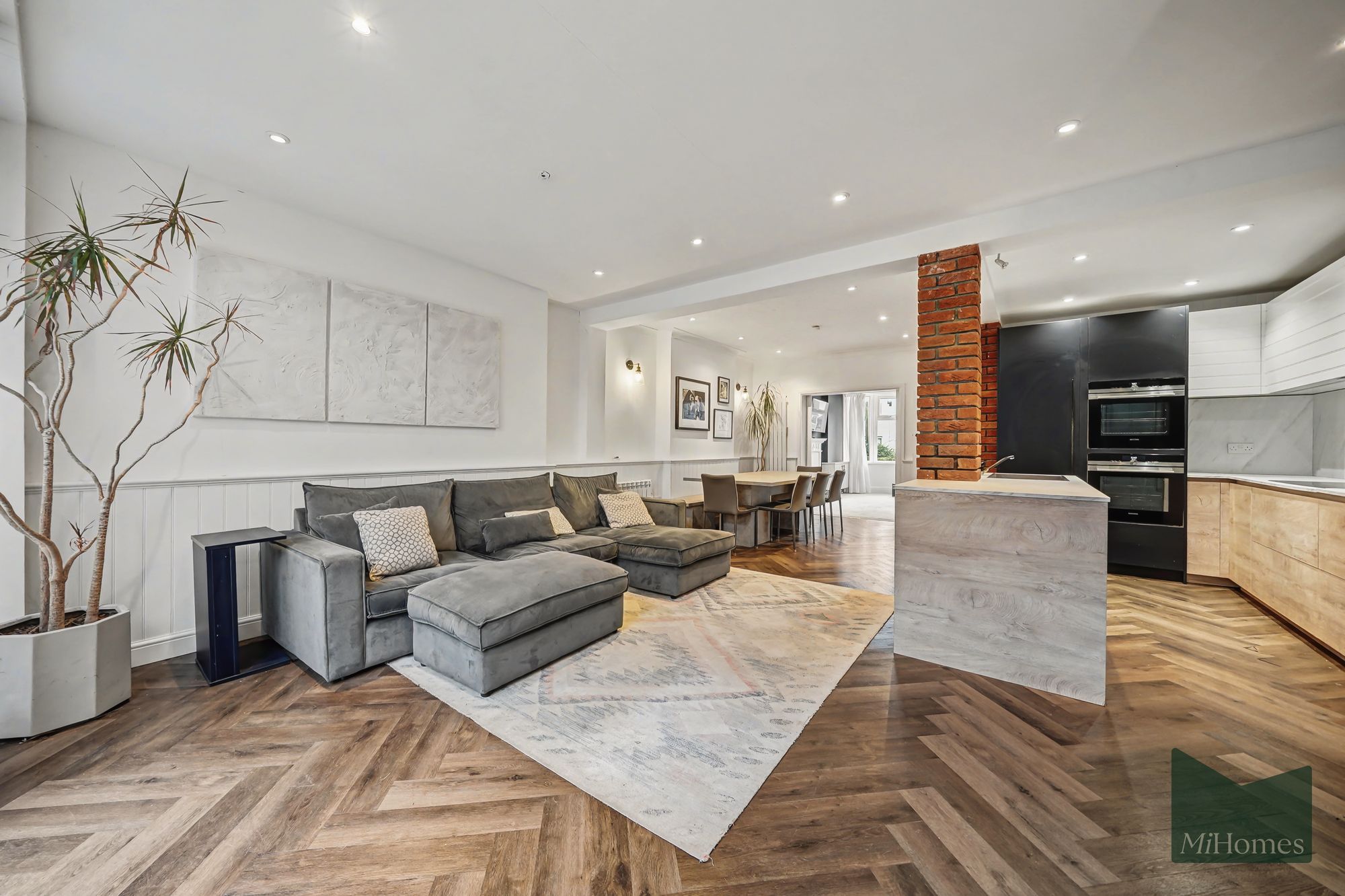 House Walfield Avenue in Greater London