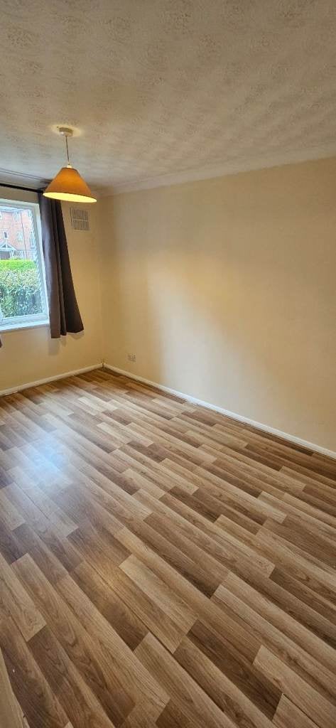 Flat Lower Hall Lane in Greater London