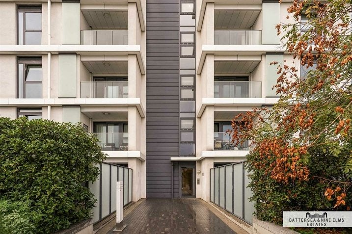 Flat Wandsworth Road in Greater London
