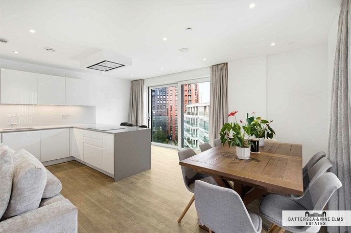 Flat Wandsworth Road in Greater London