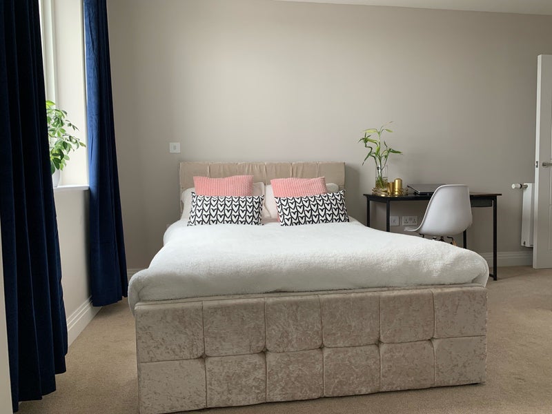 Room Cockfosters Road in Greater London
