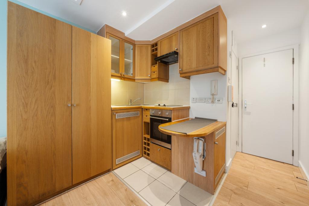 Flat Finchley Road in Greater London
