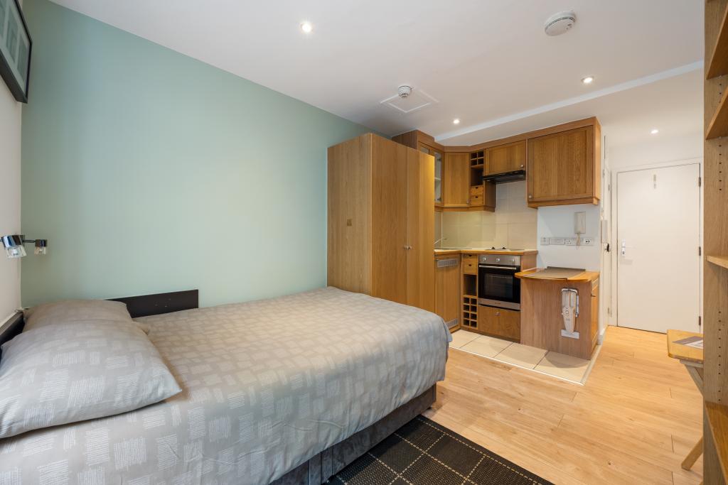 Flat Finchley Road in Greater London