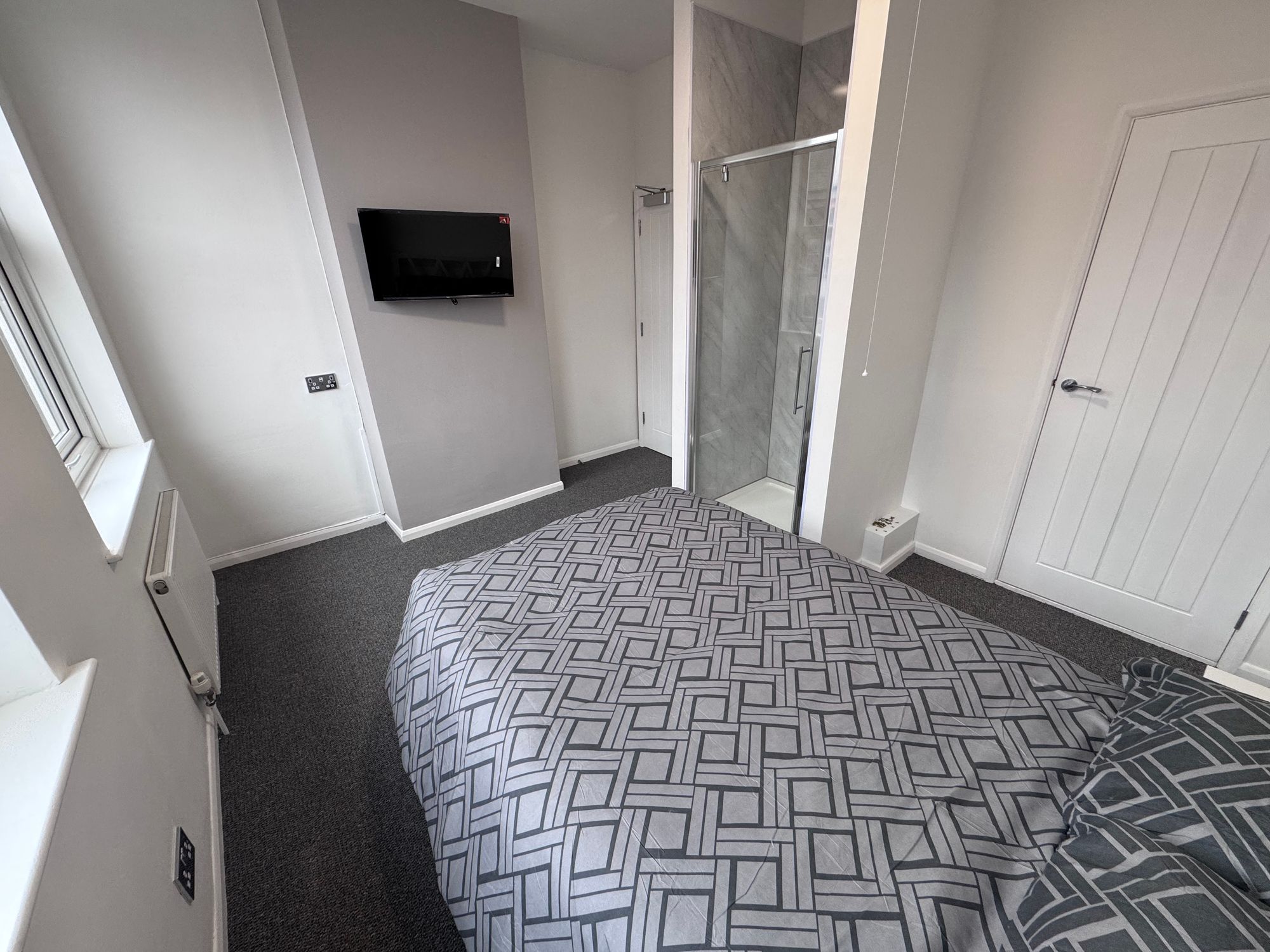 Room Lower Ford Street in Coventry