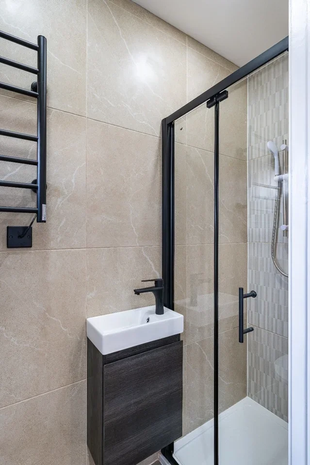 Room Hamilton Avenue in Elmbridge