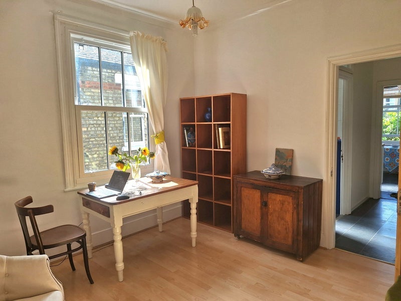 Room Lyndhurst Road in Greater London