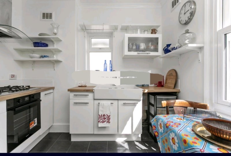 Room Lyndhurst Road in Greater London