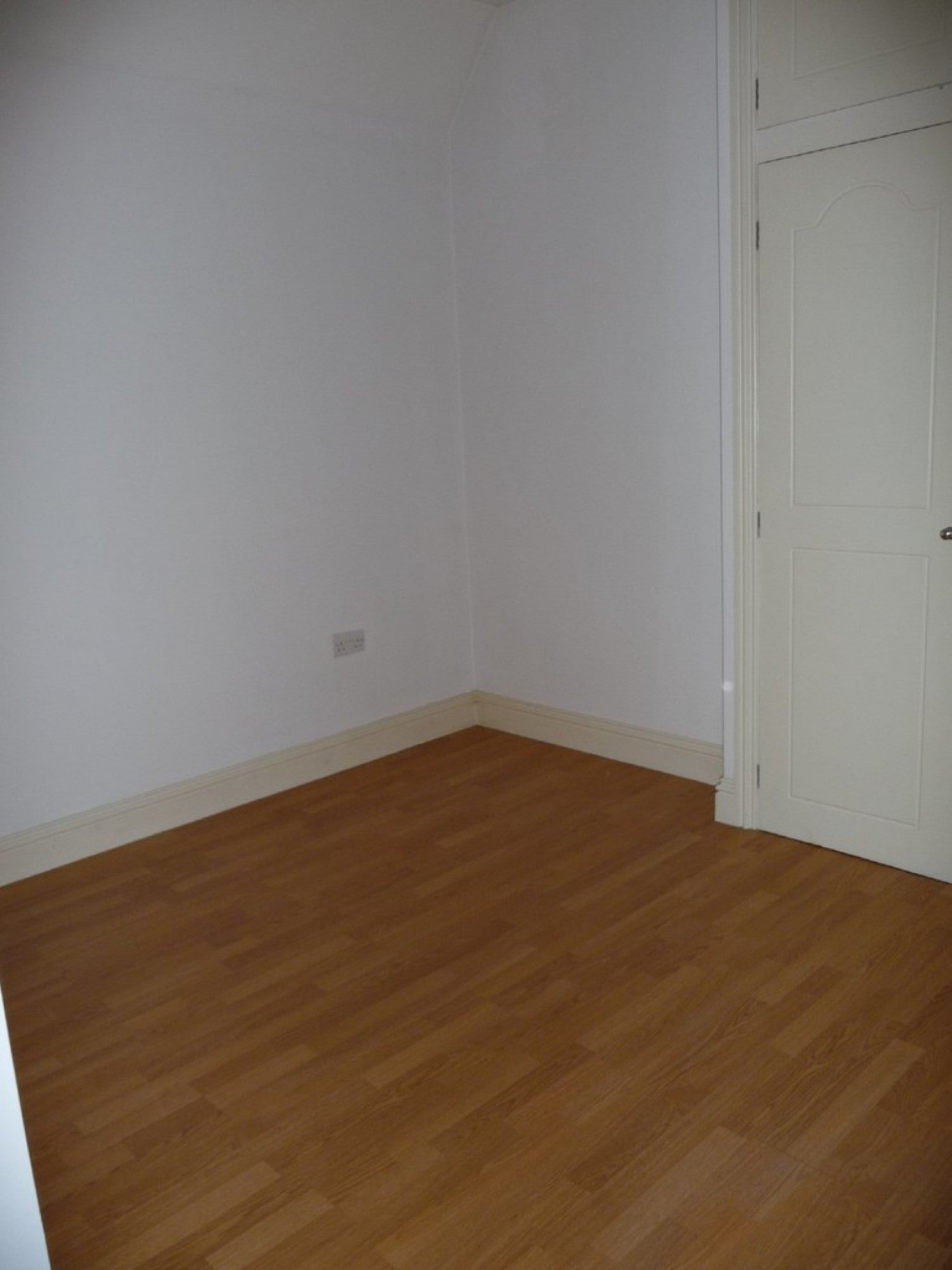 Flat Woodbridge Road in Guildford