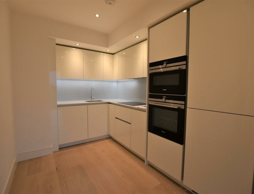 Flat Garnet Place in Greater London