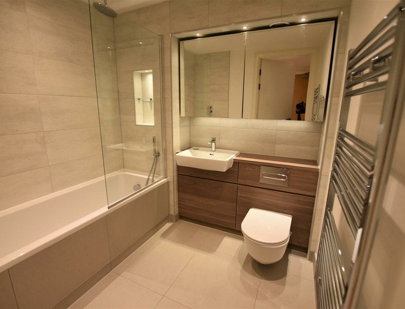 Flat Garnet Place in Greater London
