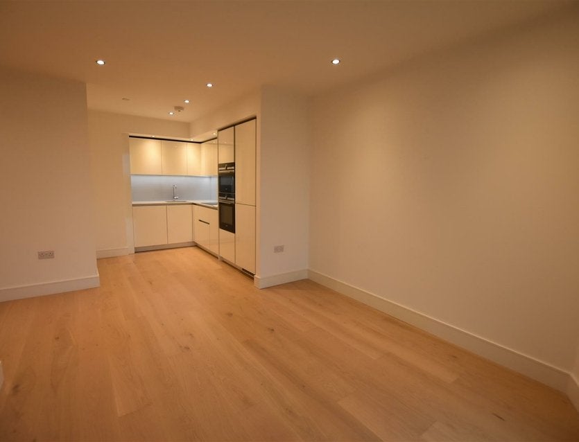 Flat Garnet Place in Greater London