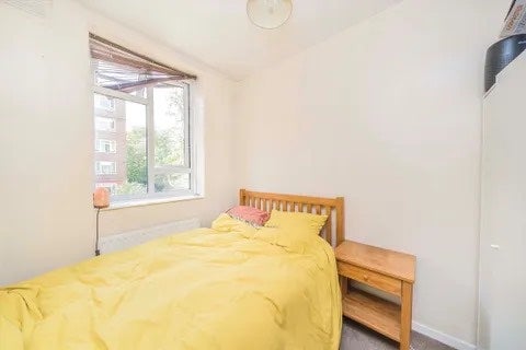 Room Whiston Road in Greater London