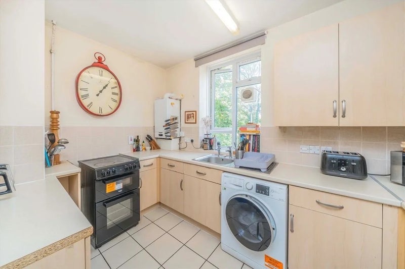 Room Whiston Road in Greater London