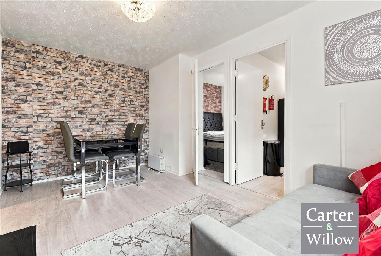 Flat Oxlow Lane in Greater London