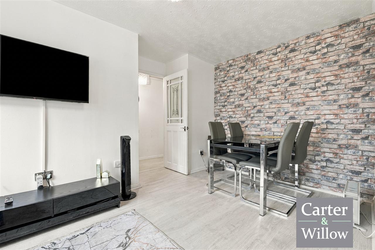Flat Oxlow Lane in Greater London