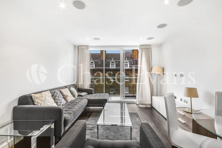 Flat Gatliff Road in City of Westminster