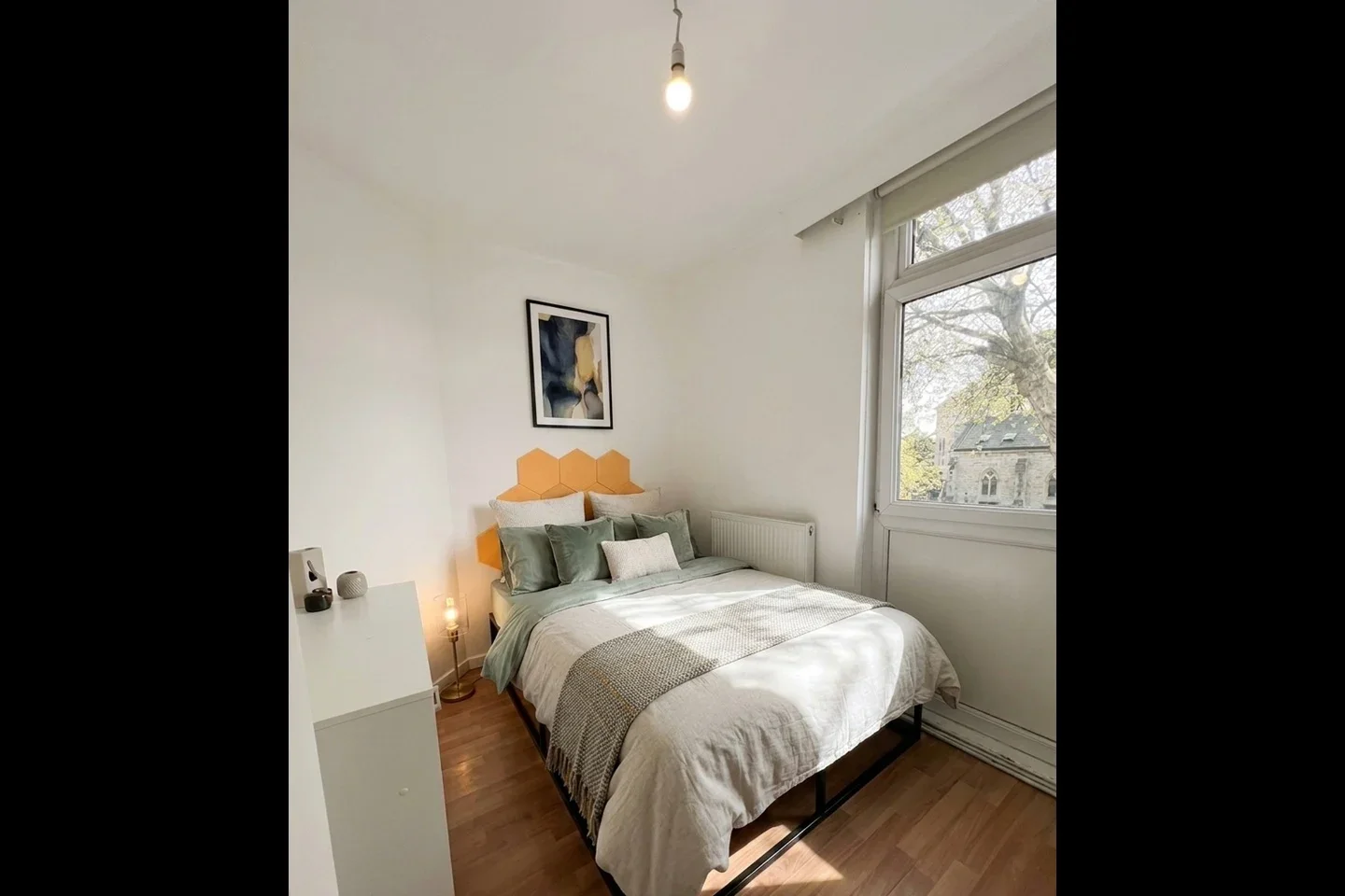Room Guildford Road in Greater London