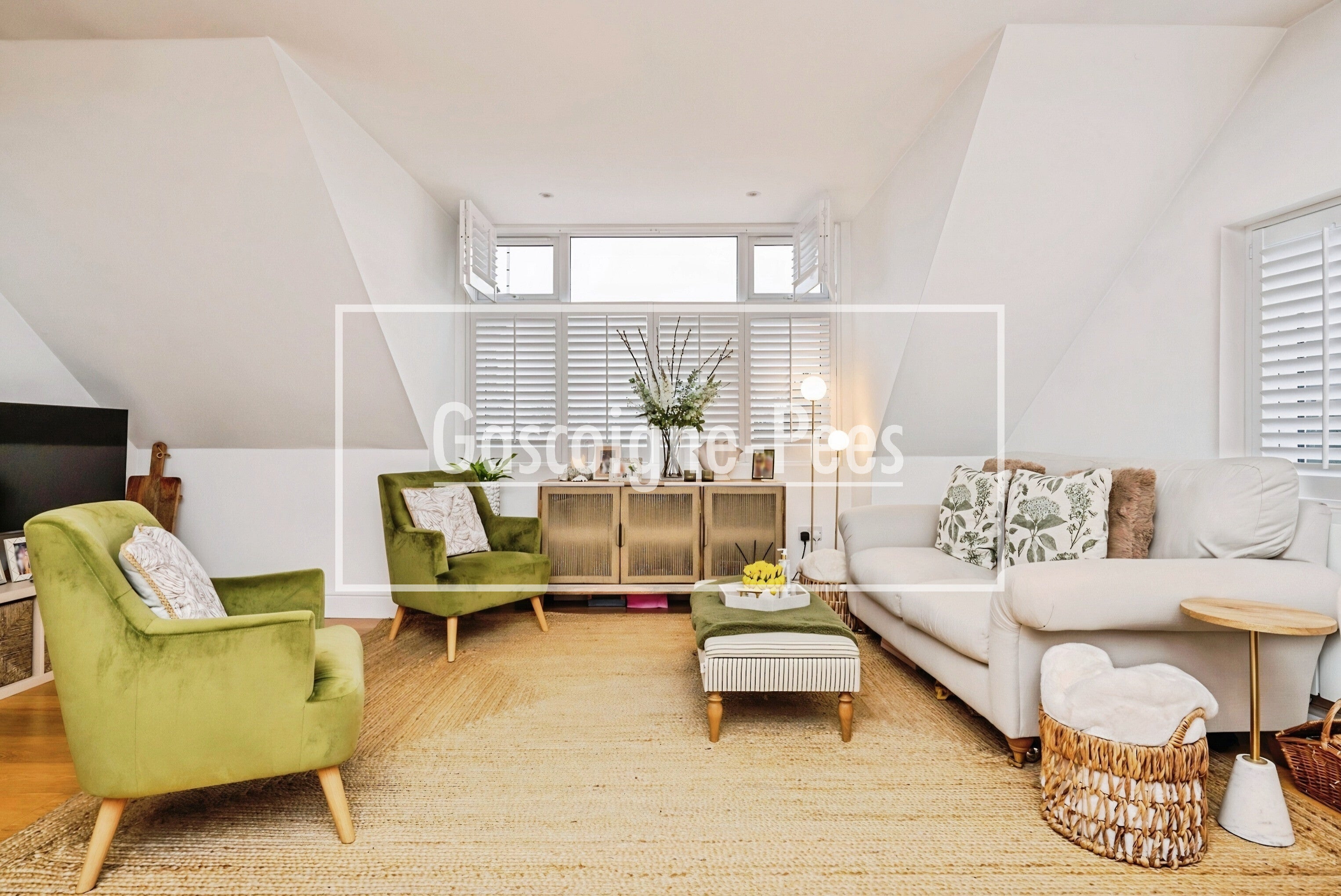 Flat Station Approach in Woking