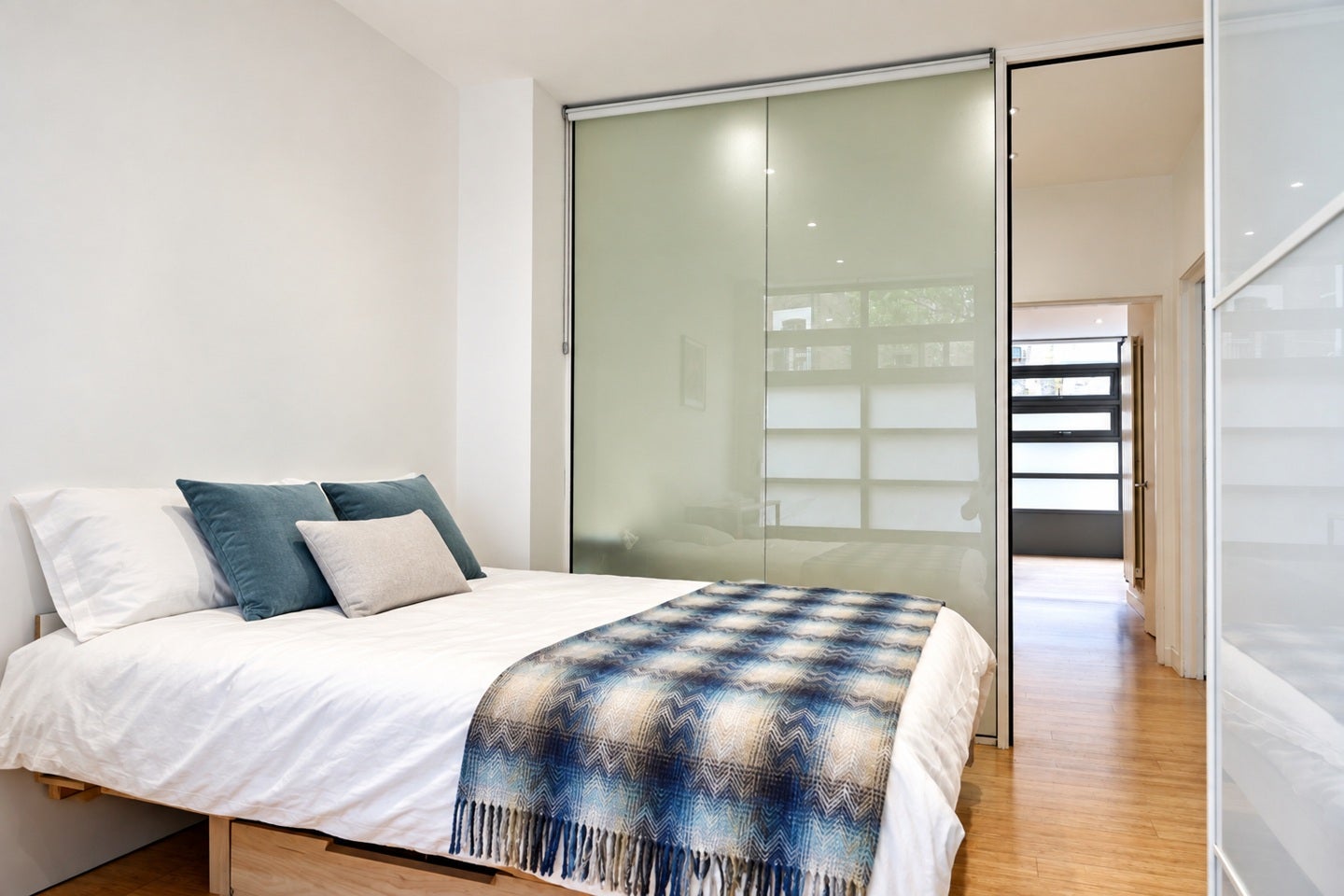 Flat Teesdale Street in Greater London