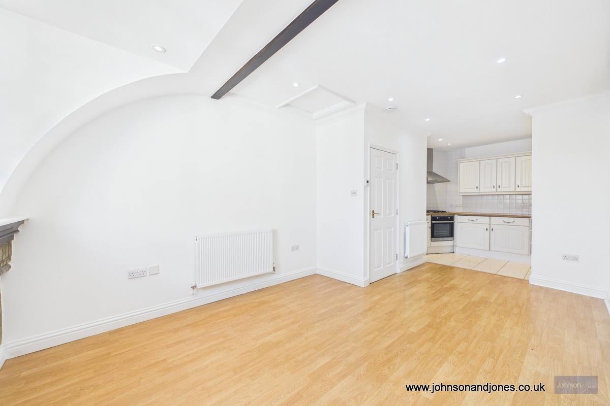 Flat Guildford Street in Borough of Runnymede