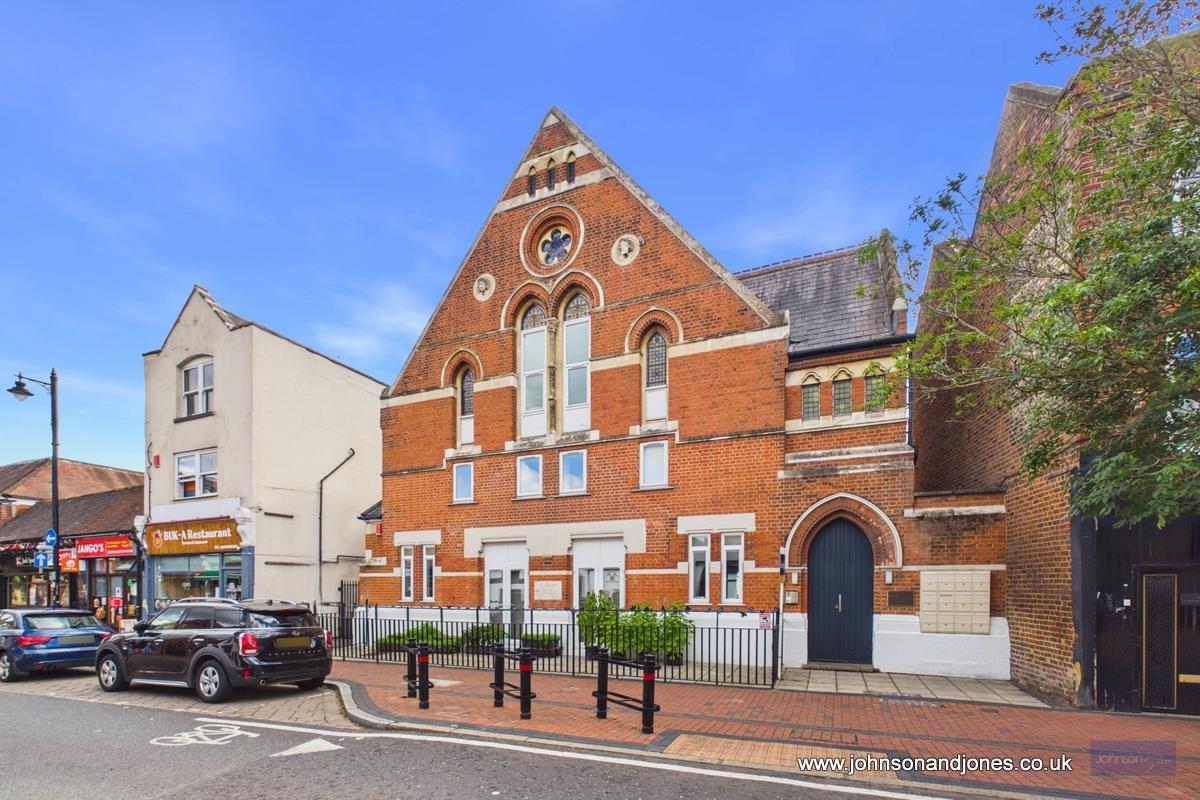 Flat Guildford Street in Borough of Runnymede