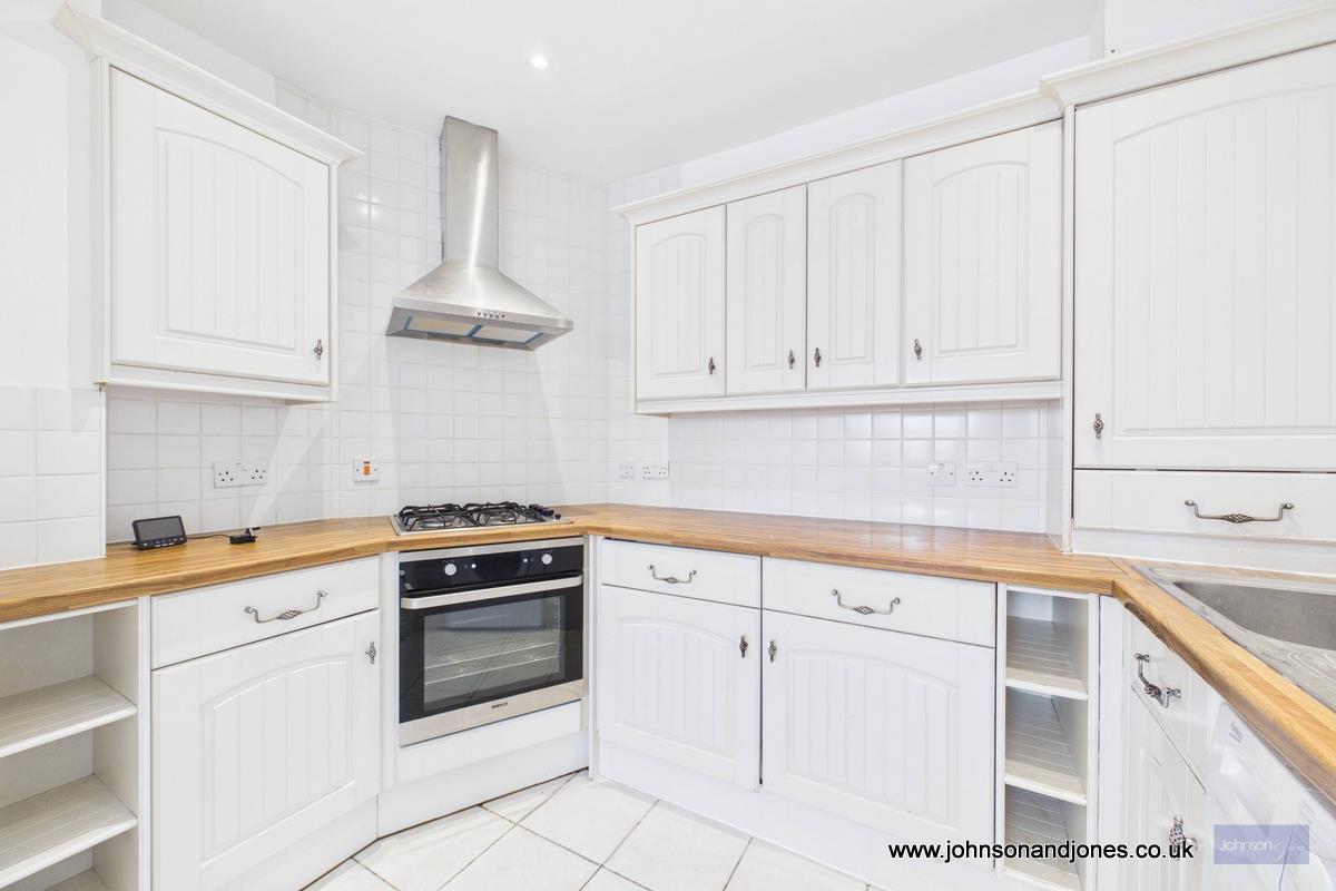 Flat Guildford Street in Borough of Runnymede