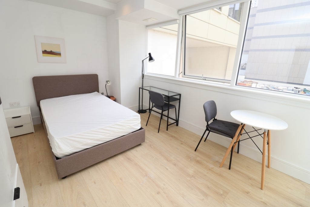 Room Globe Road in Greater London