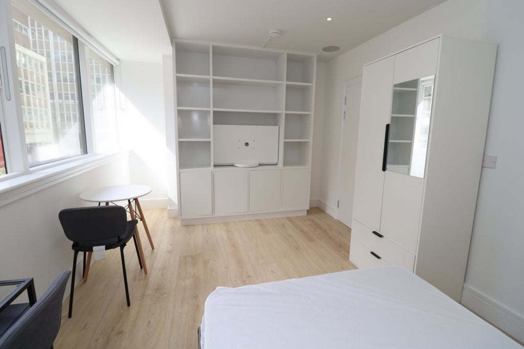 Room Globe Road in Greater London
