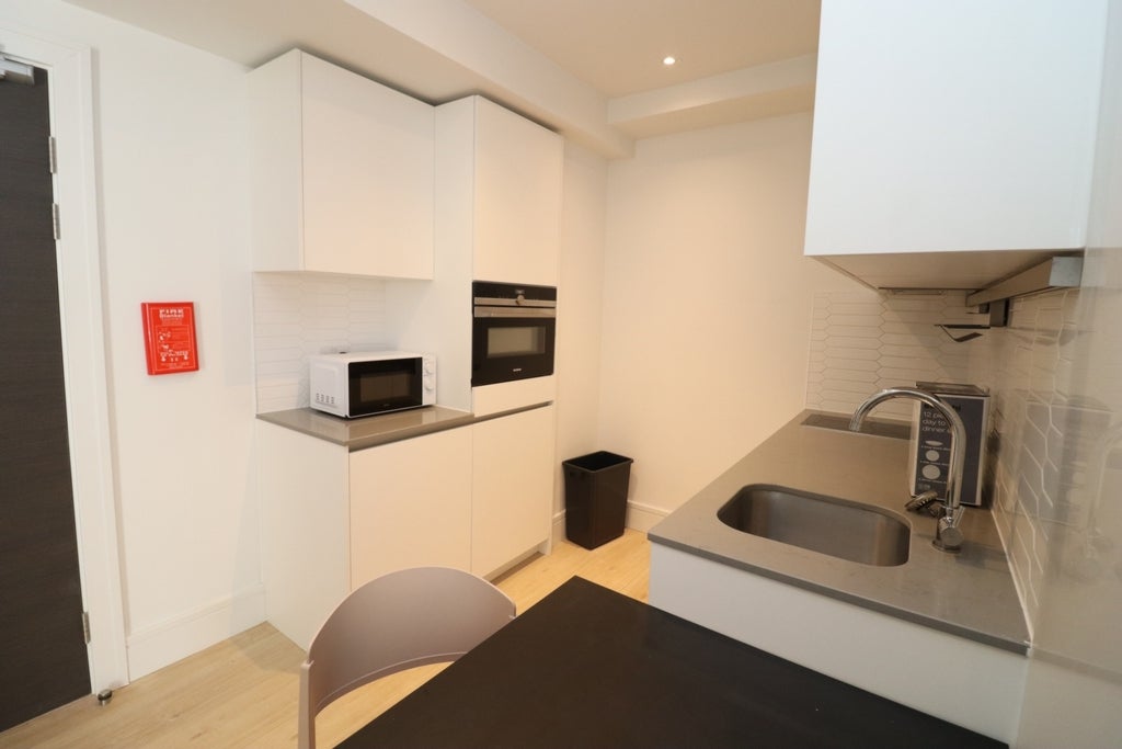 Room Globe Road in Greater London
