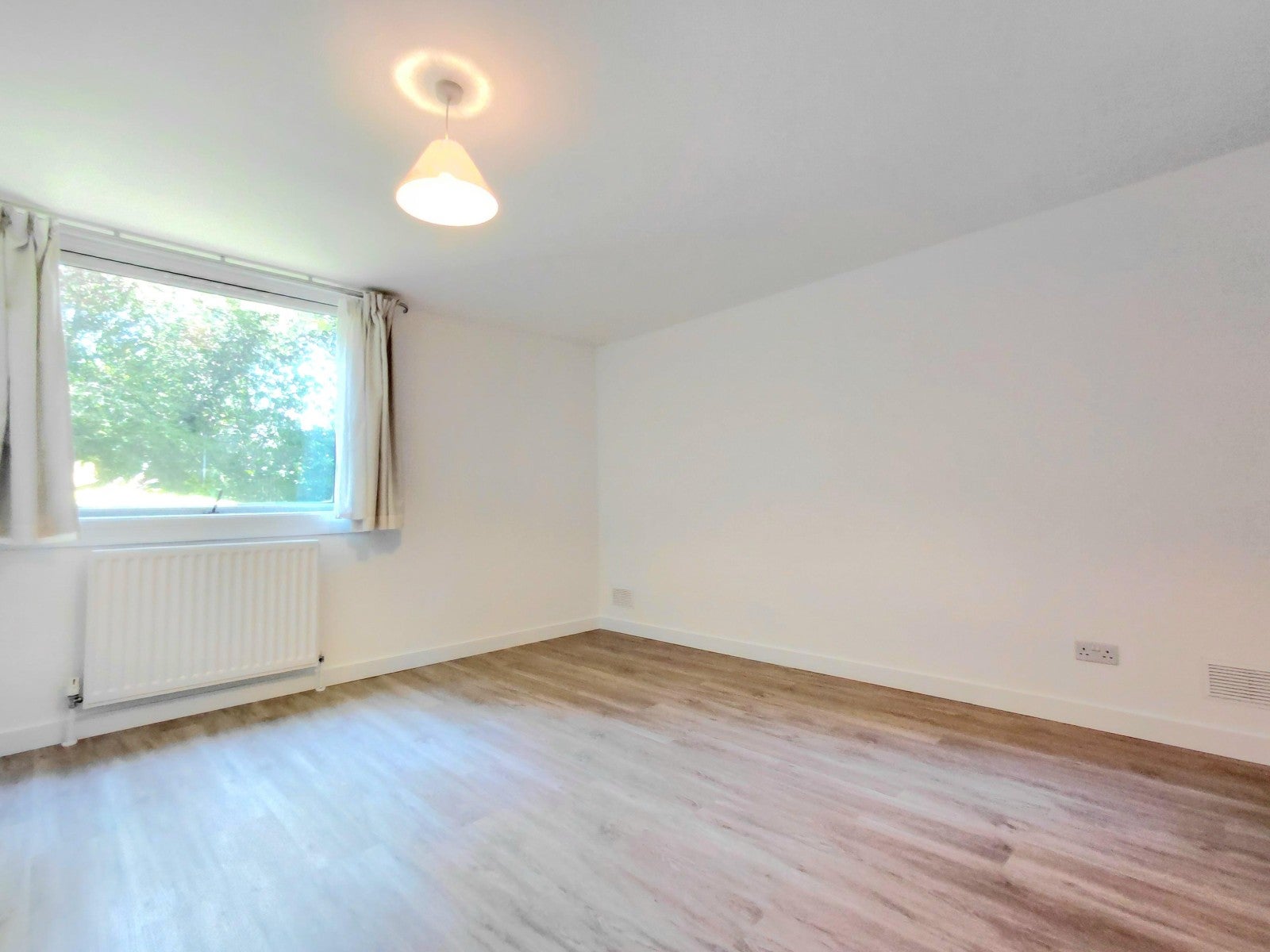 Flat Chandos Way in Greater London