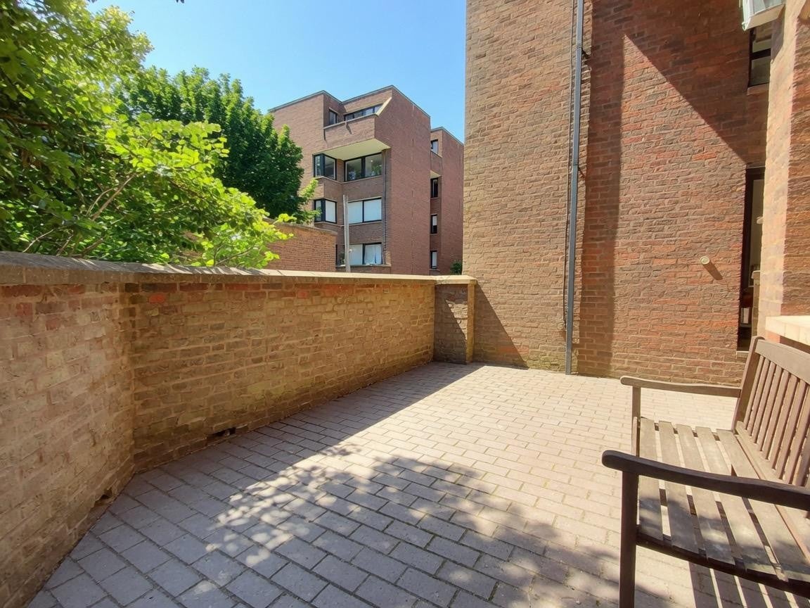 Flat Chandos Way in Greater London