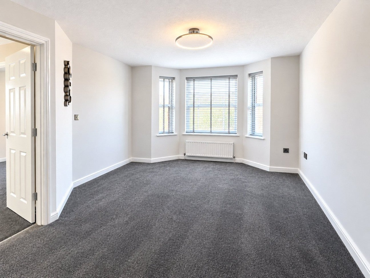 Flat Royal Court Drive in Bolton