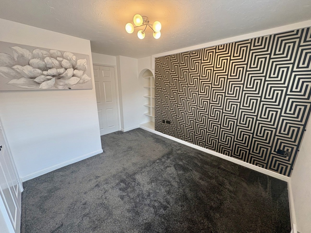 Flat Royal Court Drive in Bolton