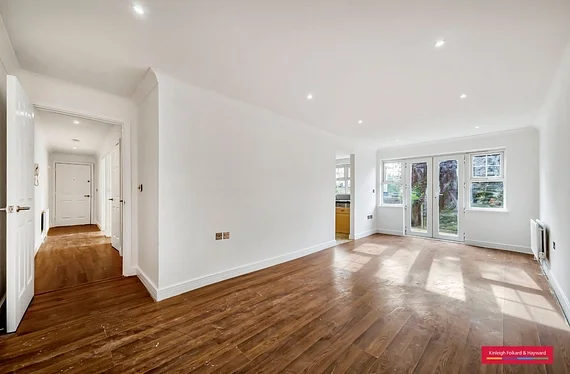 Flat Osier Crescent in Greater London
