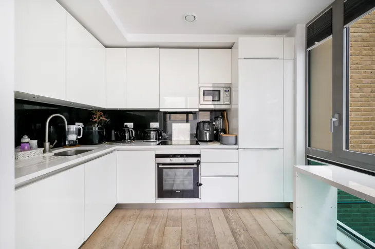 Flat Wharfdale Yard in Greater London