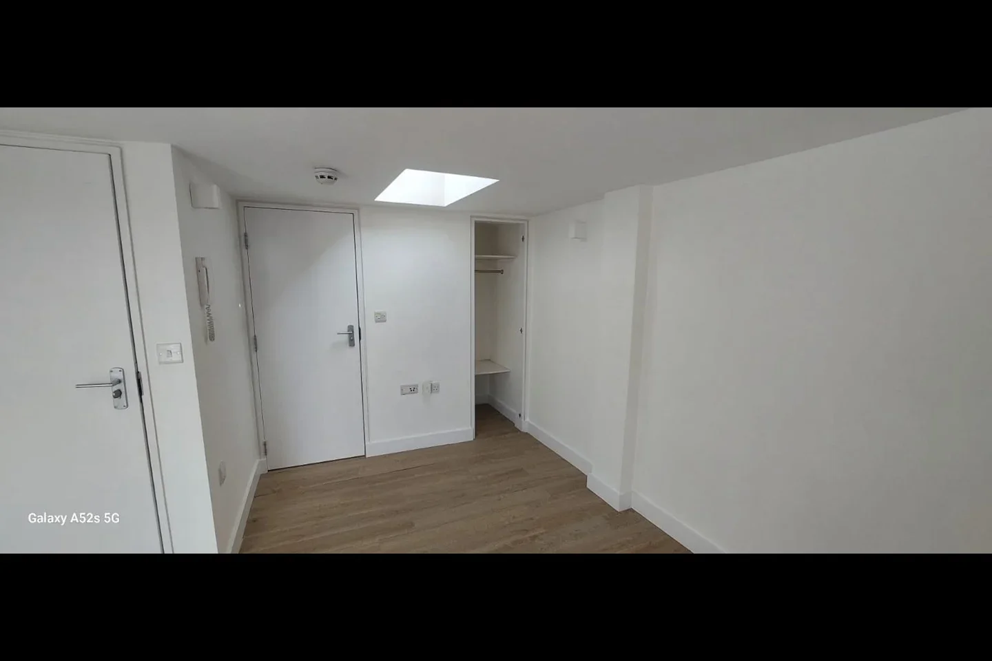 Room Garratt Road in Greater London