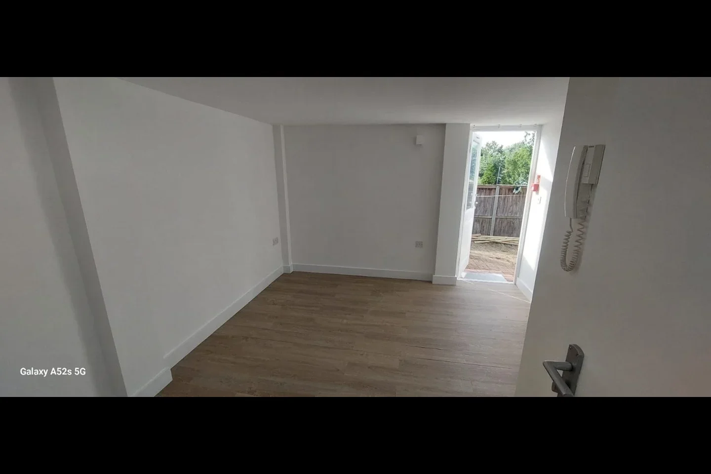 Room Garratt Road in Greater London