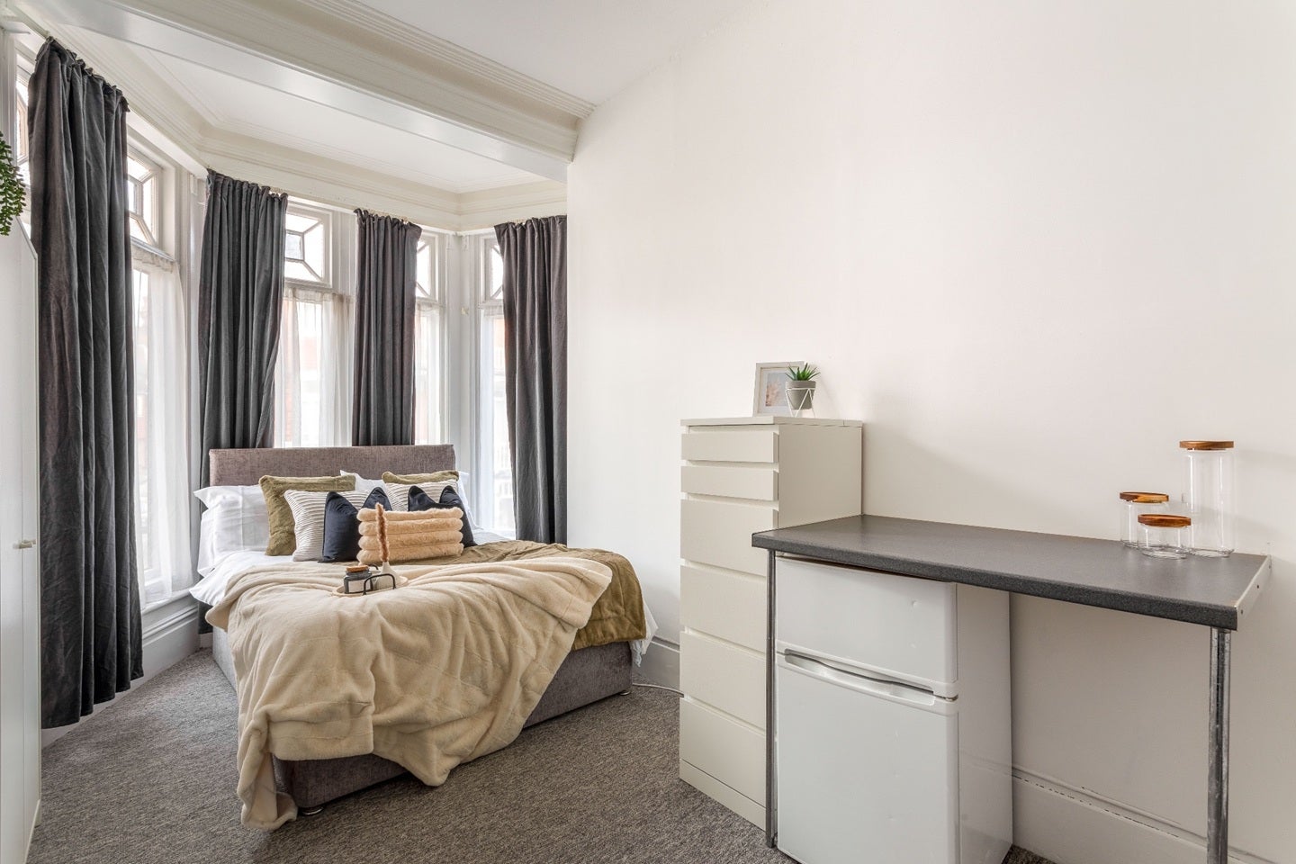Room Elms Avenue in Eastbourne