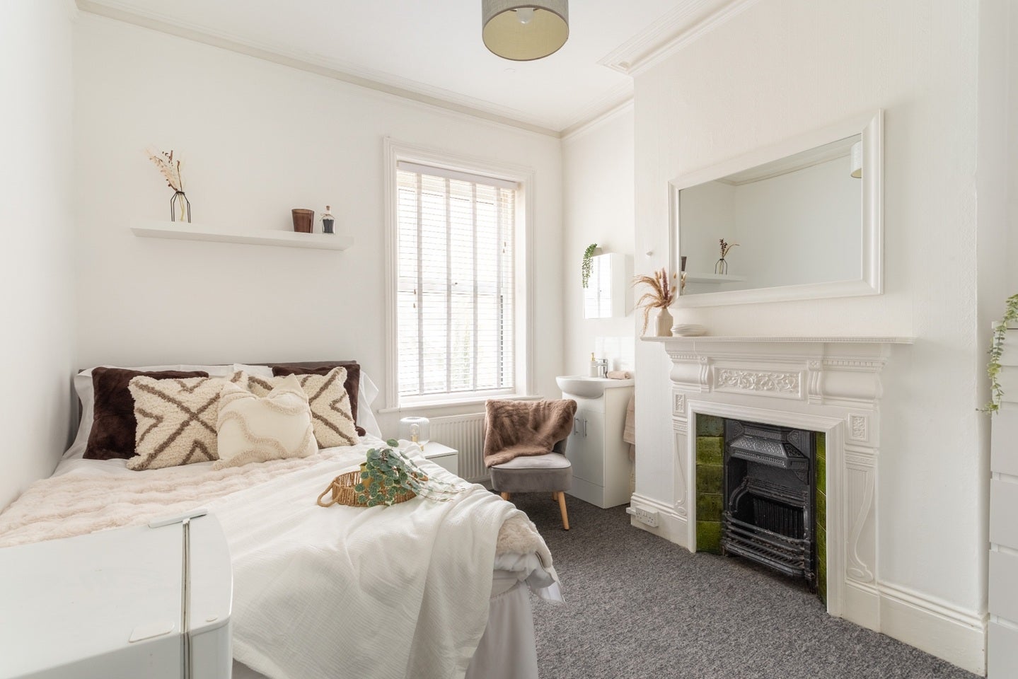 Room Elms Avenue in Eastbourne