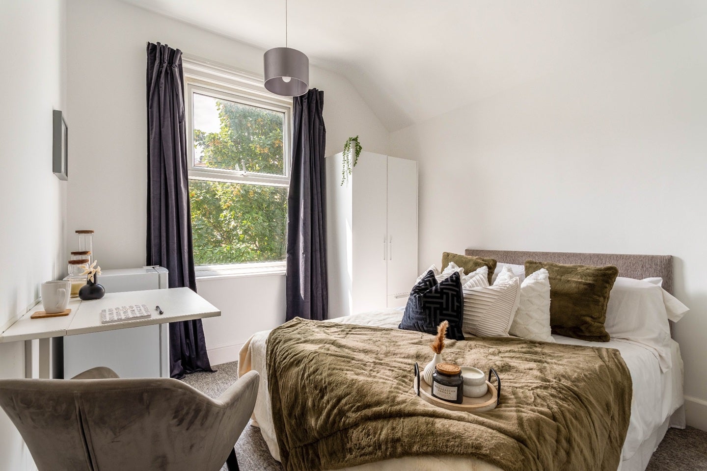 Room Elms Avenue in Eastbourne
