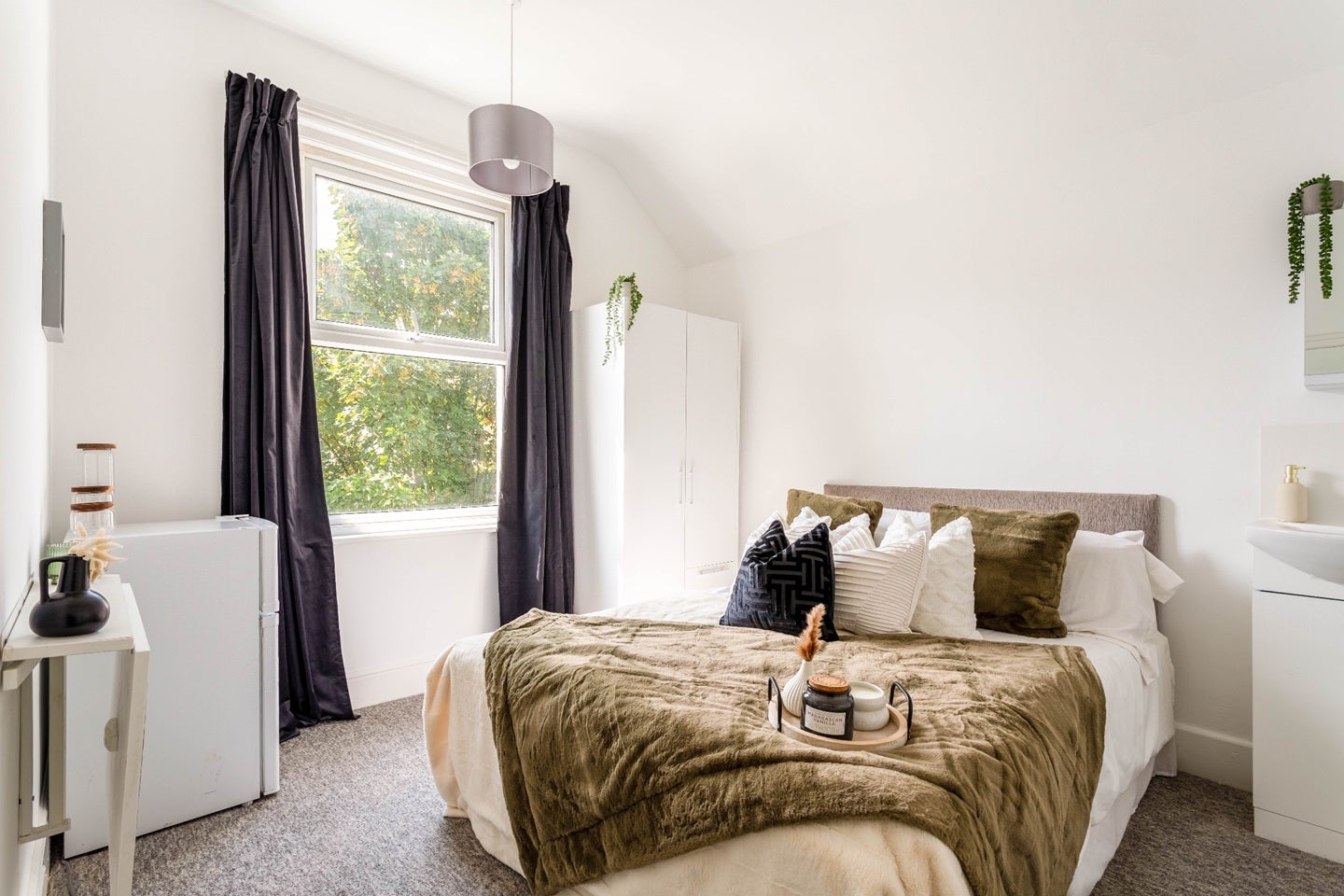 Room Elms Avenue in Eastbourne