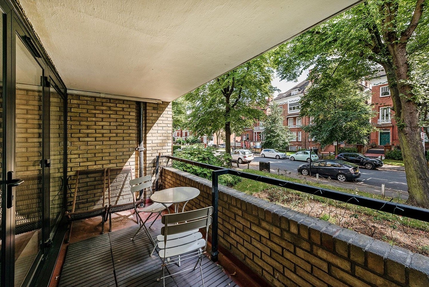 Flat Belsize Avenue in Greater London