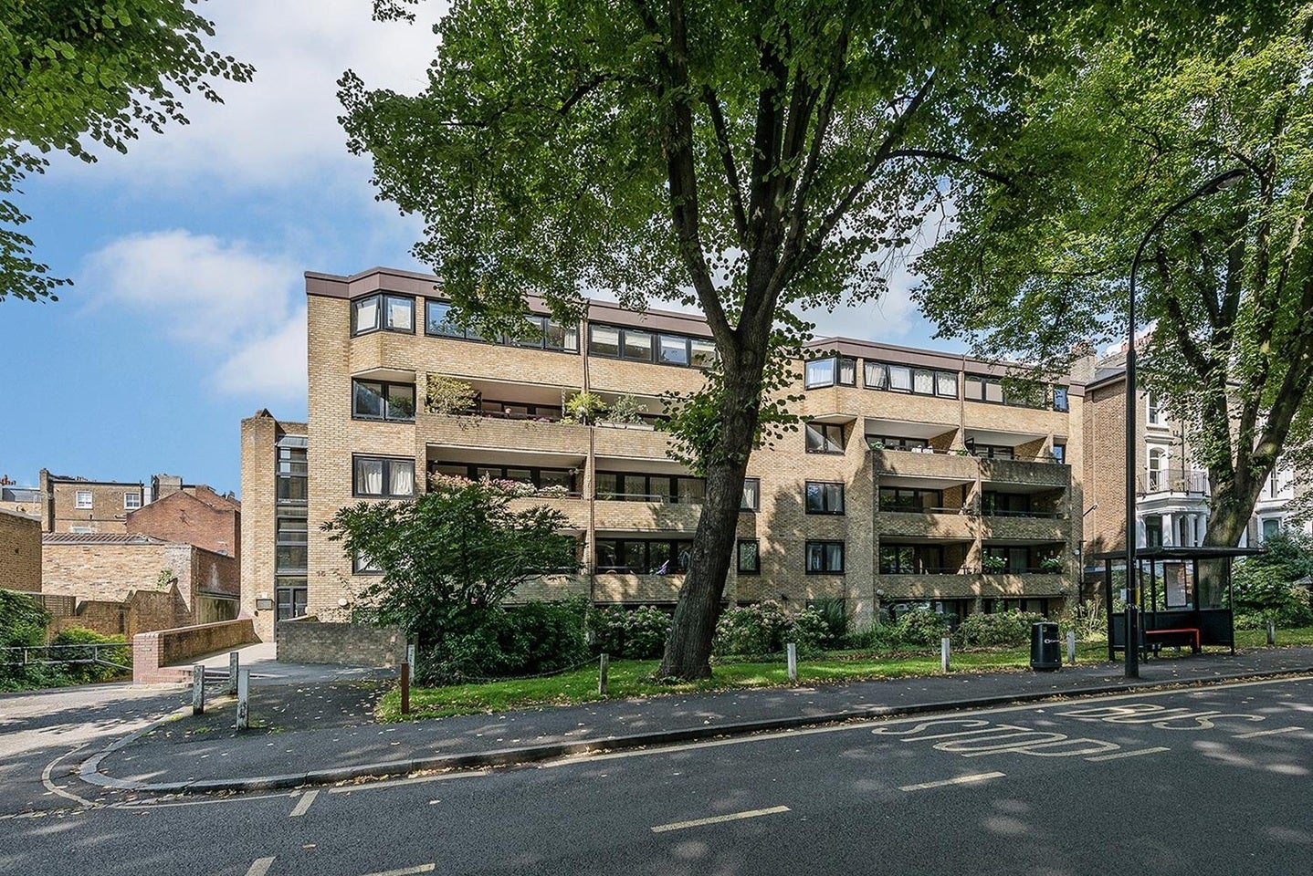 Flat Belsize Avenue in Greater London