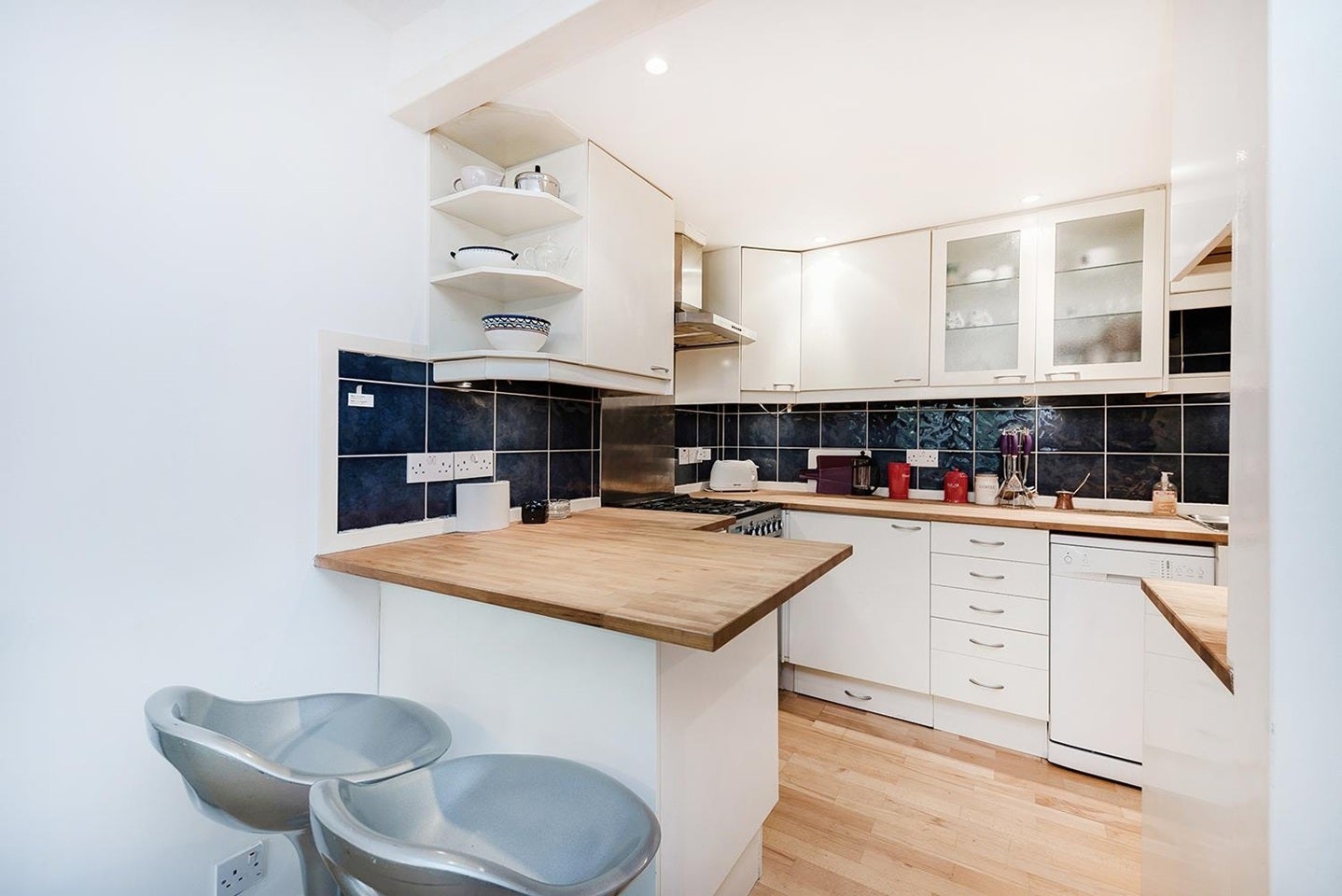 Flat Belsize Avenue in Greater London